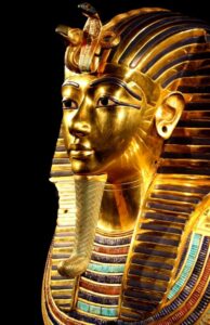 Maschera funeraria in oro del faraone Tutankhamon, XIV sec. a.C.
